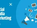 Un megafono diffonde icone di social media, dispositivi e grafici. Scopri cosa fa il social media marketing per la tua attività.