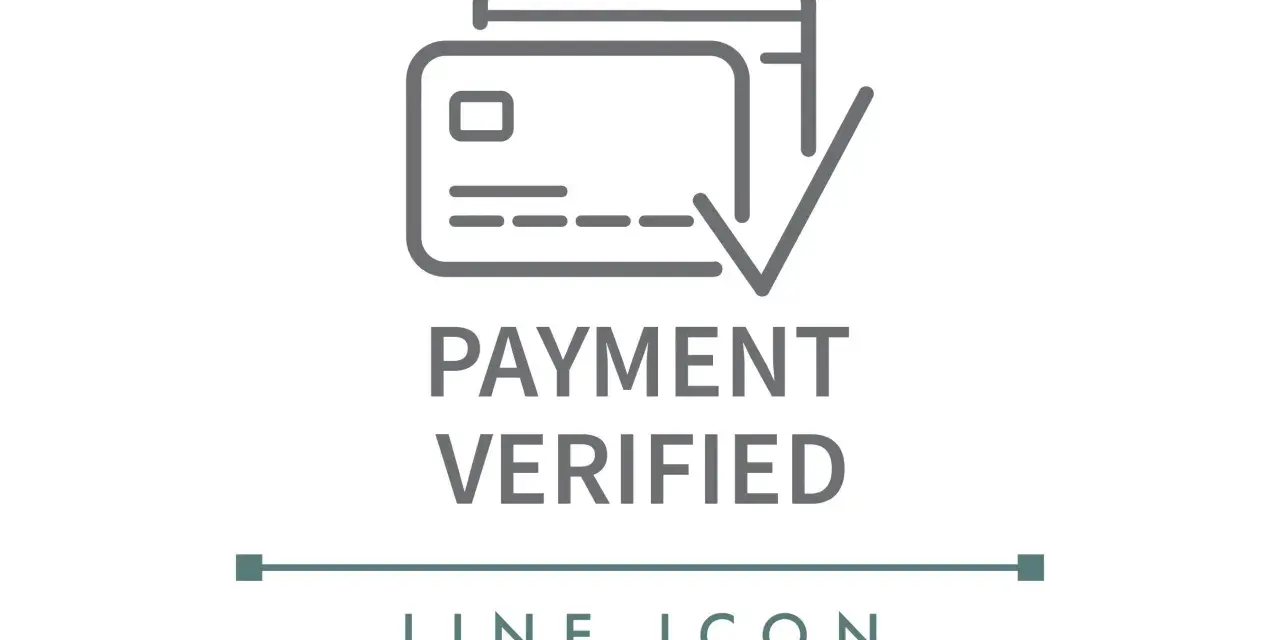 Icona pagamento con carte di credito e segno di spunta, indica transazione verificata.