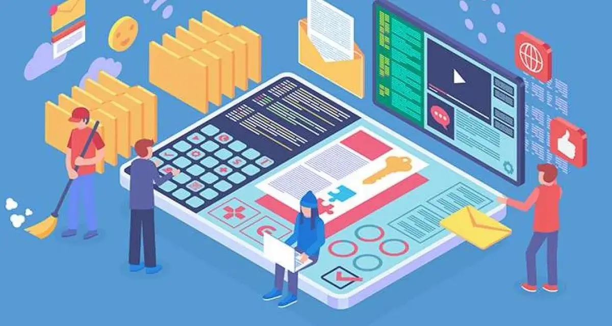 Persone lavorano su un grande schermo, organizzando file e contenuti per il **seo cms**.