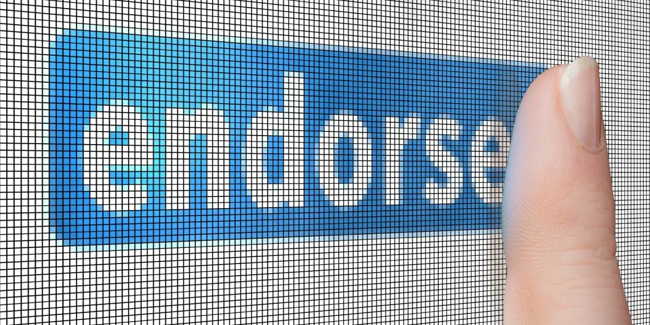 Dito, un dito preme il pulsante "Endorse", che significa approvare o sostenere qualcosa.