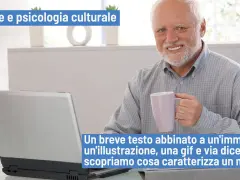 Un uomo sorride con una tazza, diventato meme. Il testo parla di cosa sono diventato meme e psicologia culturale.