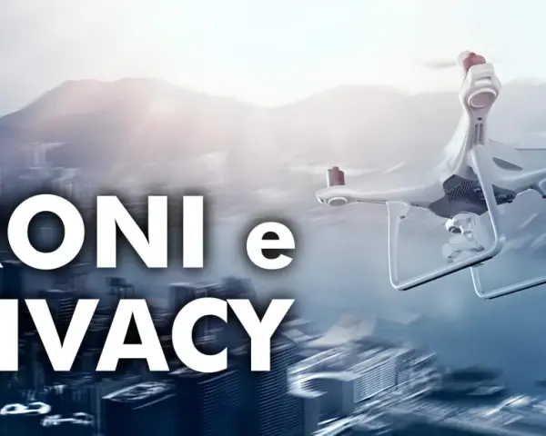 Un drone sorvola una città sfocata, sollevando interrogativi su droni e privacy.