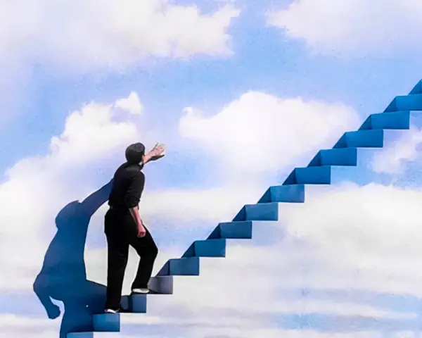 Un uomo in nero sale una scala blu verso il cielo, un'immagine che evoca le riflessioni su "The Truman Show" e la ricerca della verità.